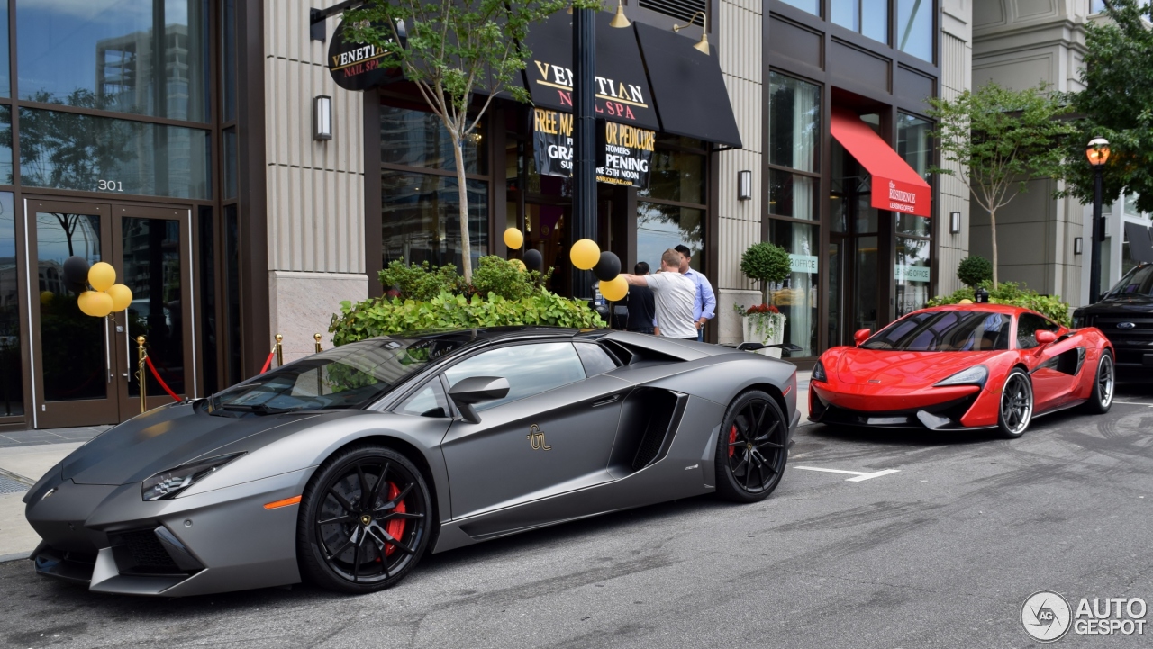 Lamborghini Aventador LP700-4 Roadster