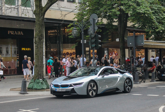 BMW i8