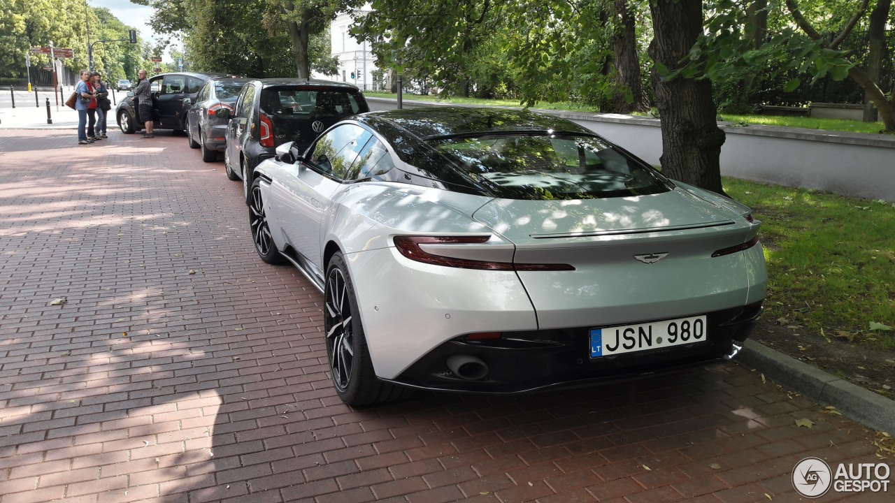 Aston Martin DB11