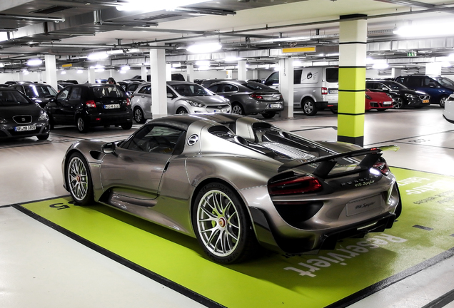 Porsche 918 Spyder Weissach Package