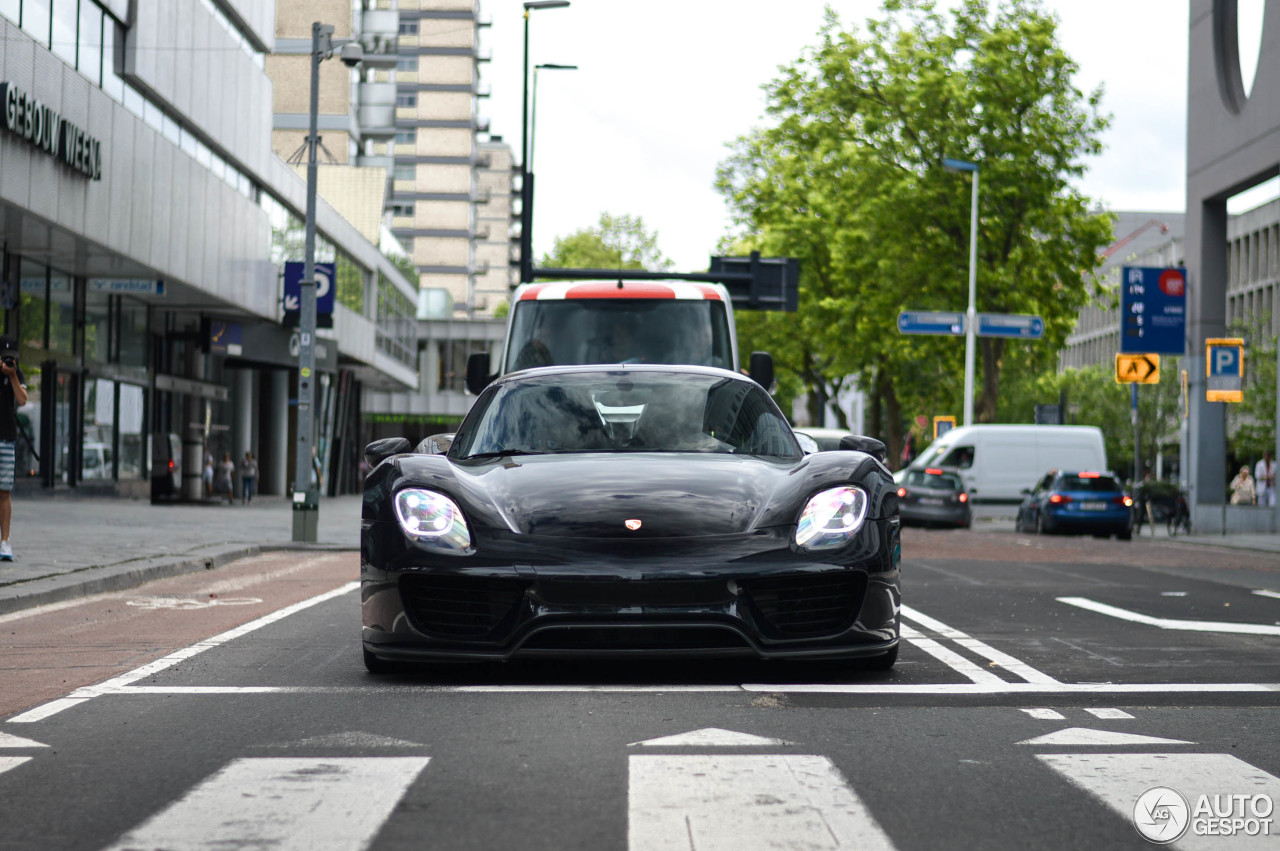 Porsche 918 Spyder Weissach Package