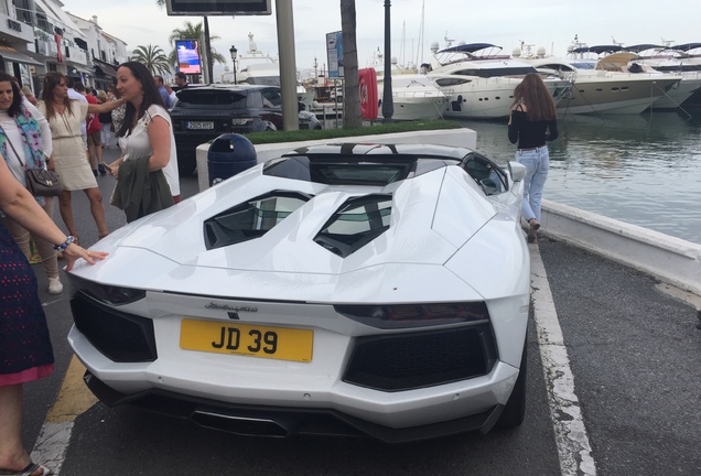 Lamborghini Aventador LP700-4 Roadster