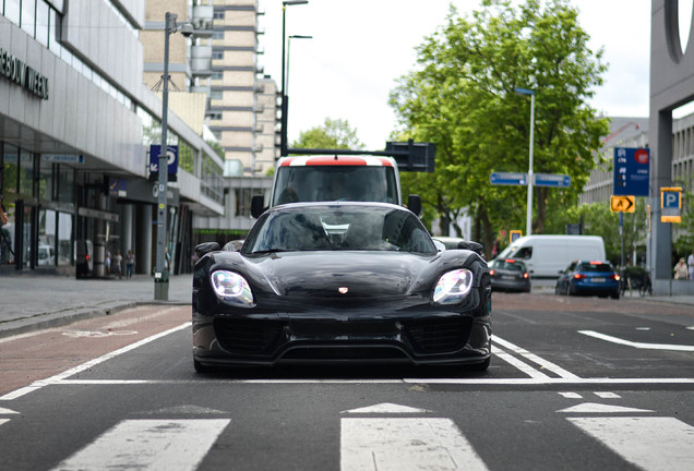 Porsche 918 Spyder Weissach Package