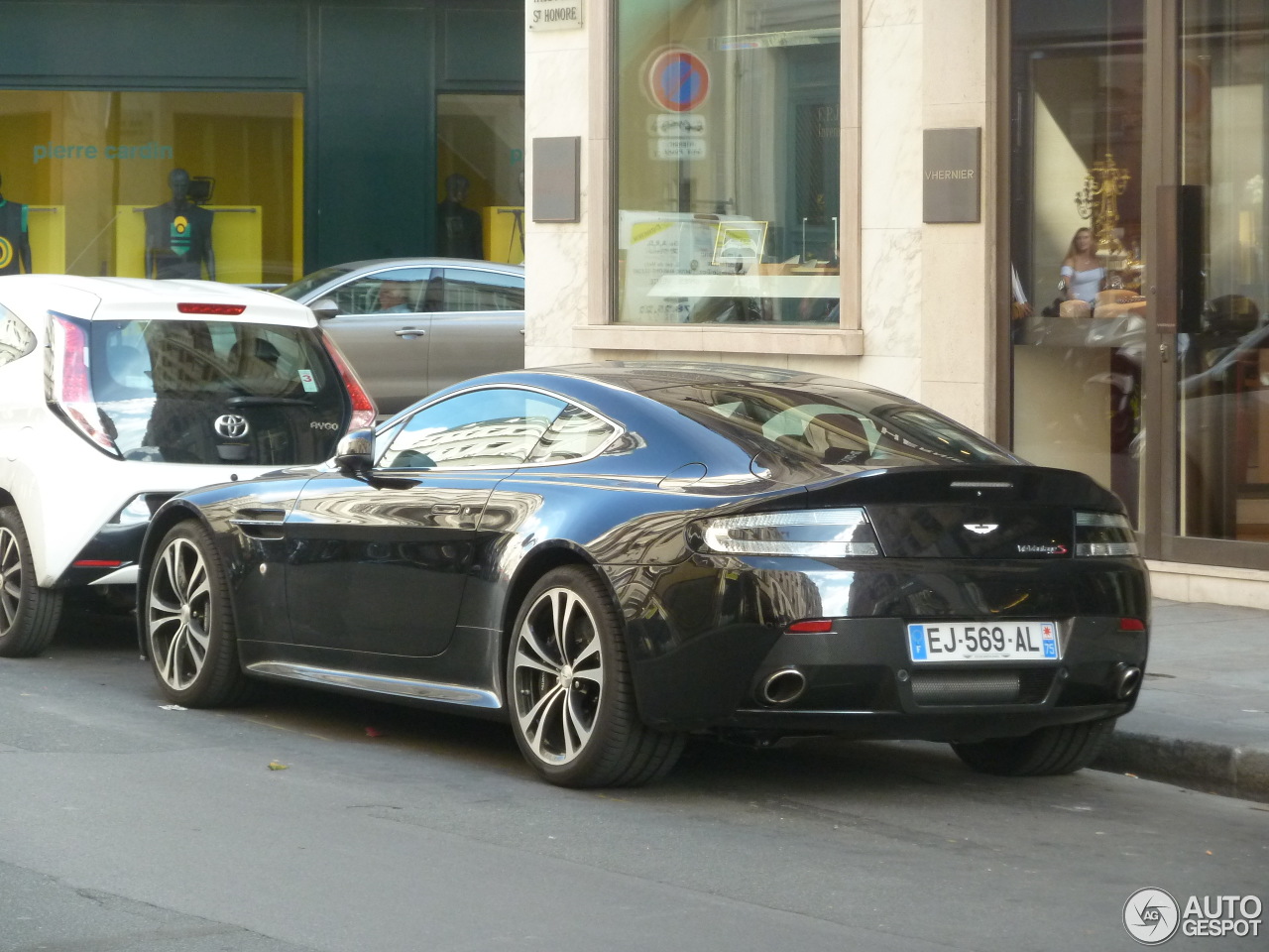 Aston Martin V12 Vantage S