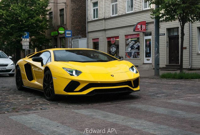 Lamborghini Aventador S LP740-4