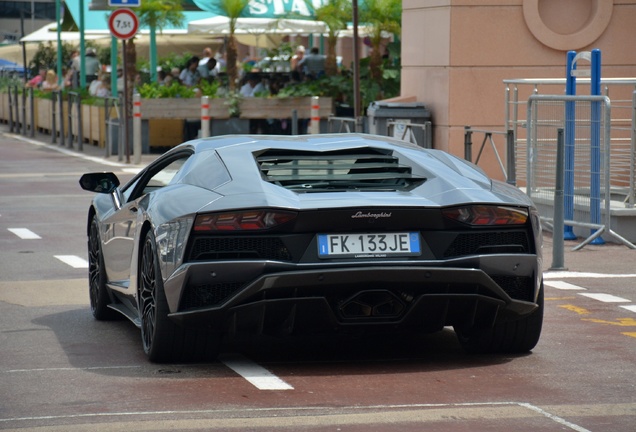 Lamborghini Aventador S LP740-4