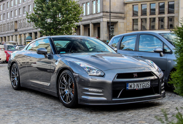 Nissan GT-R 2011