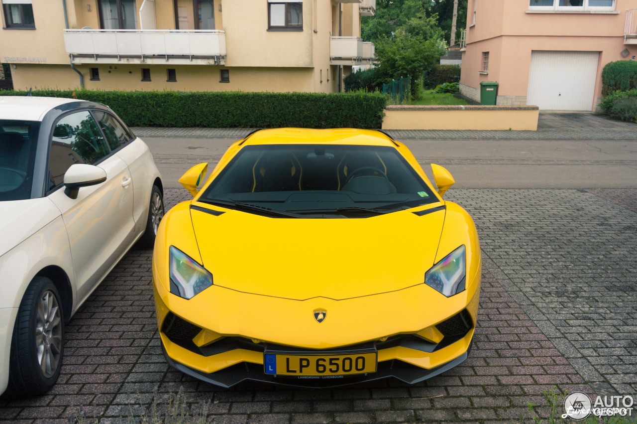 Lamborghini Aventador S LP740-4