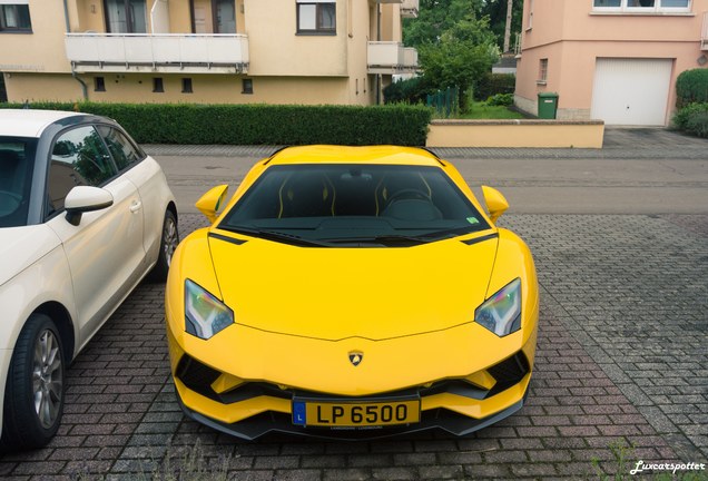 Lamborghini Aventador S LP740-4