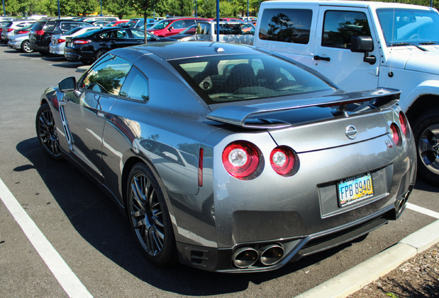 Nissan GT-R 2015