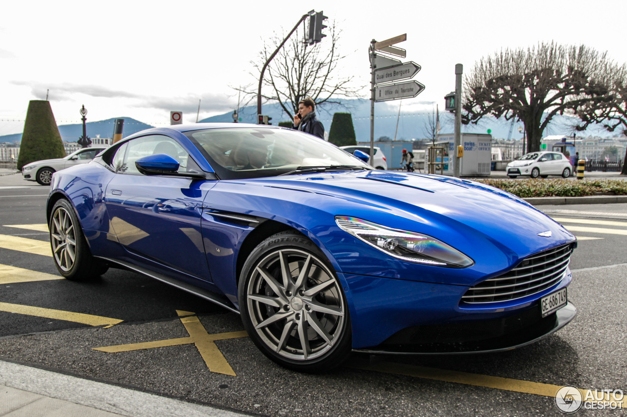 Deze eigenaar bewijst dat luxeauto's best mogen opvallen!