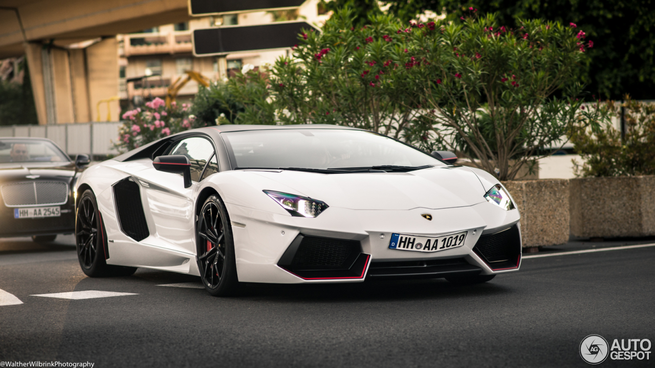 Lamborghini Aventador LP700-4 Pirelli Edition