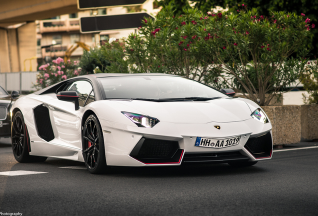 Lamborghini Aventador LP700-4 Pirelli Edition