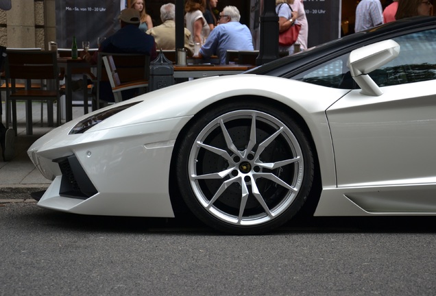 Lamborghini Aventador LP700-4 Roadster