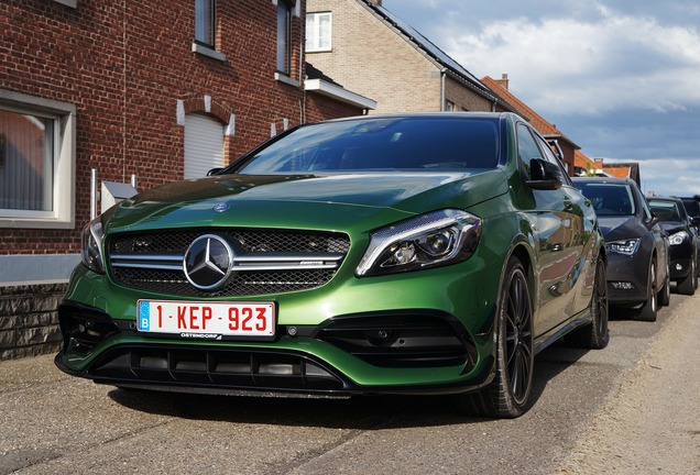 Mercedes-AMG A 45 W176 2015