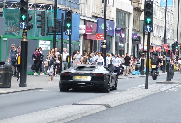 Lamborghini Aventador LP700-4