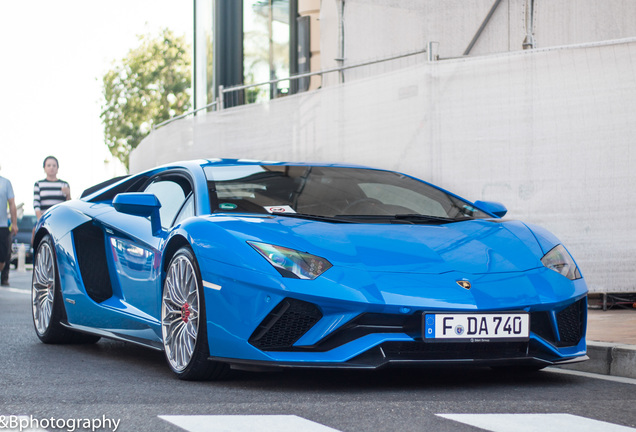 Lamborghini Aventador S LP740-4