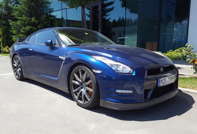 Nissan GT-R 2015