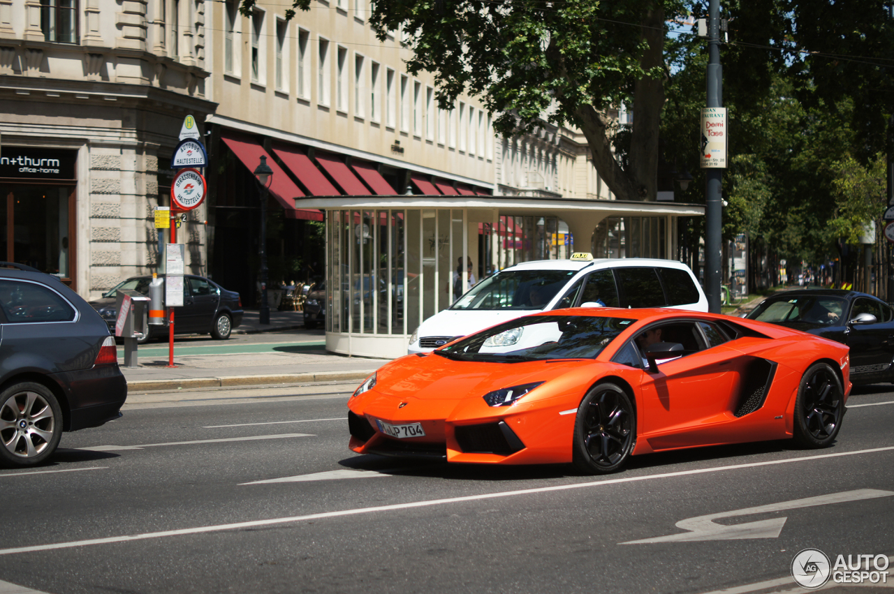 Lamborghini Aventador LP700-4