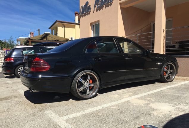 Mercedes-Benz E 55 AMG