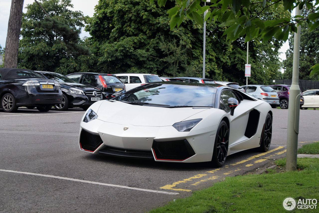 Lamborghini Aventador LP700-4 Pirelli Edition