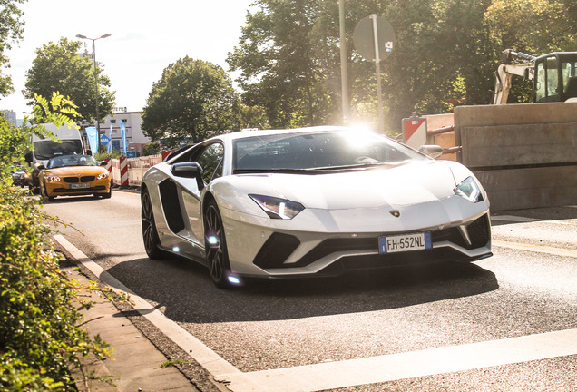 Lamborghini Aventador S LP740-4