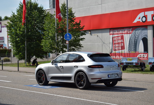 Porsche 95B Macan GTS