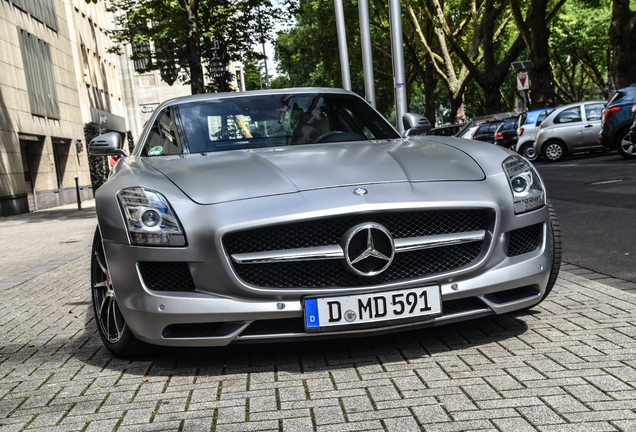 Mercedes-Benz SLS AMG