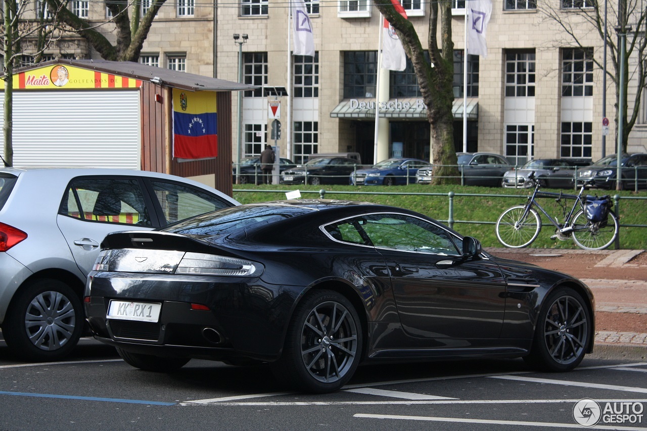 Aston Martin V12 Vantage