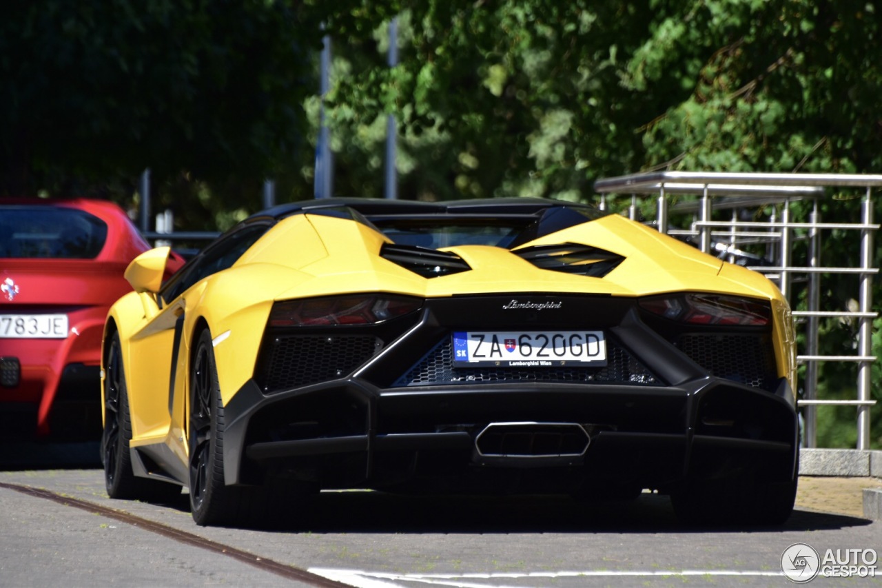 Lamborghini Aventador LP700-4 Roadster