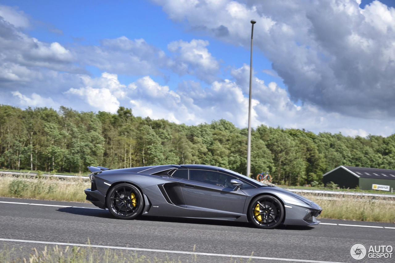 Lamborghini Aventador LP700-4 Roadster