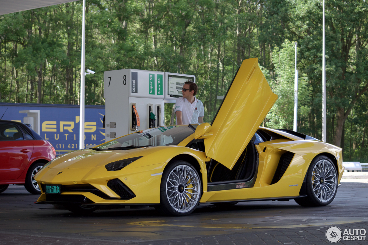 Lamborghini Aventador S LP740-4