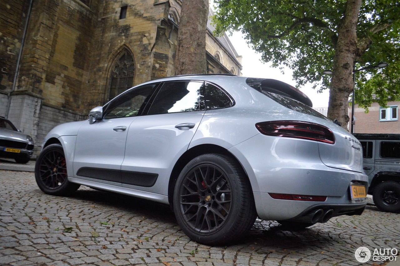 Porsche 95B Macan GTS