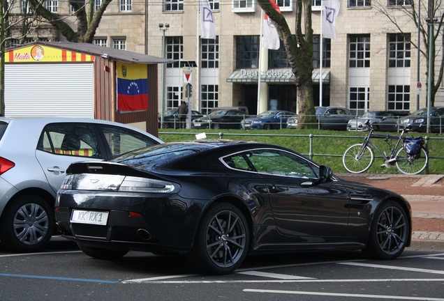 Aston Martin V12 Vantage