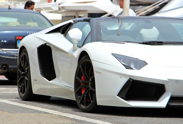 Lamborghini Aventador LP700-4 Roadster