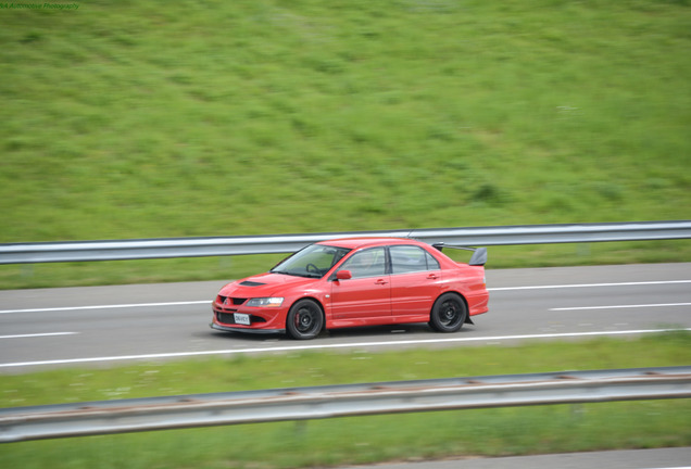 Mitsubishi Lancer Evolution VIII MR FQ-320