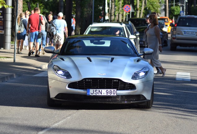 Aston Martin DB11