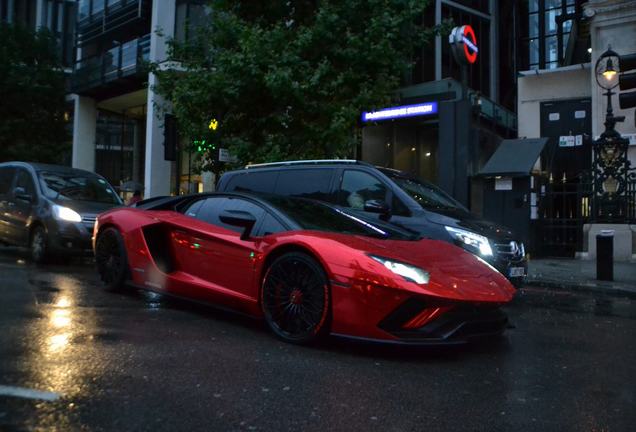 Lamborghini Aventador S LP740-4