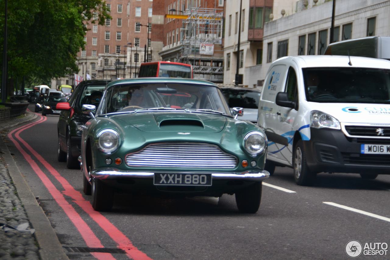 Aston Martin DB4