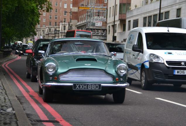 Aston Martin DB4