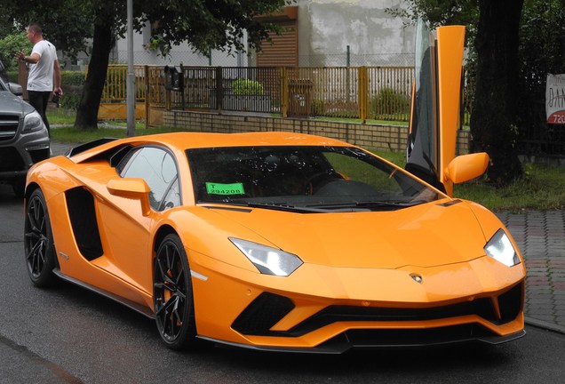 Lamborghini Aventador S LP740-4