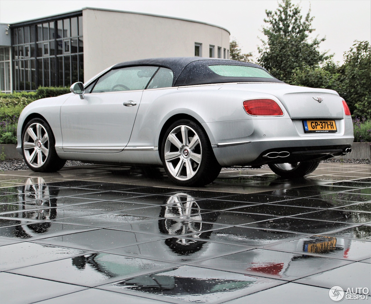 Bentley Continental GTC V8