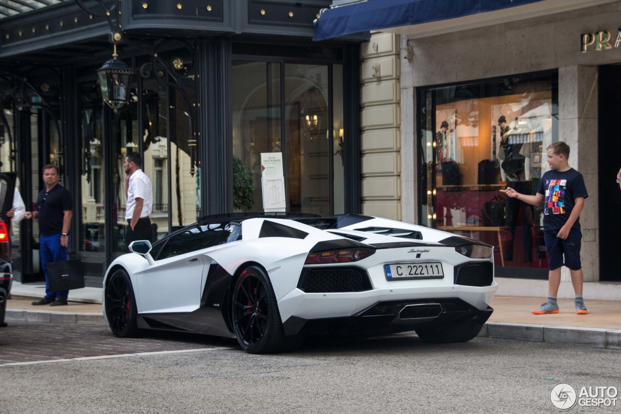 Lamborghini Aventador LP700-4 Roadster