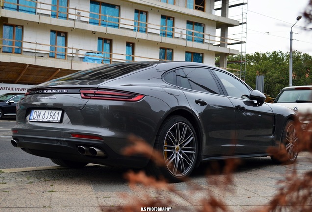 Porsche 971 Panamera Turbo