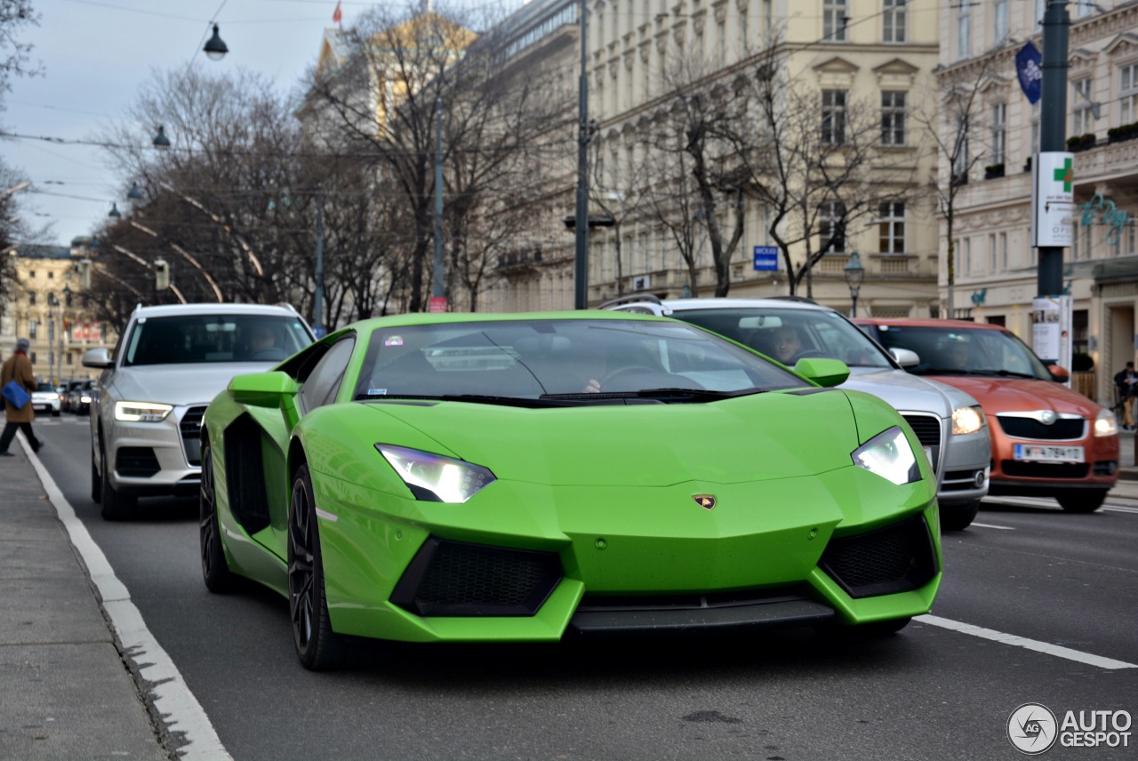 Lamborghini Aventador LP700-4