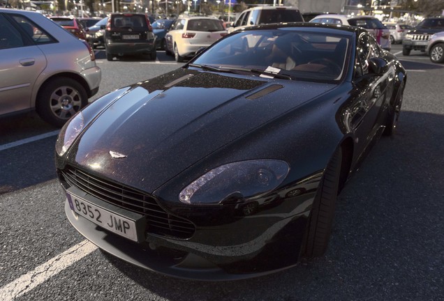 Aston Martin V8 Vantage 2012