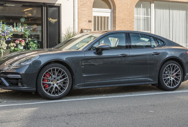 Porsche 971 Panamera Turbo