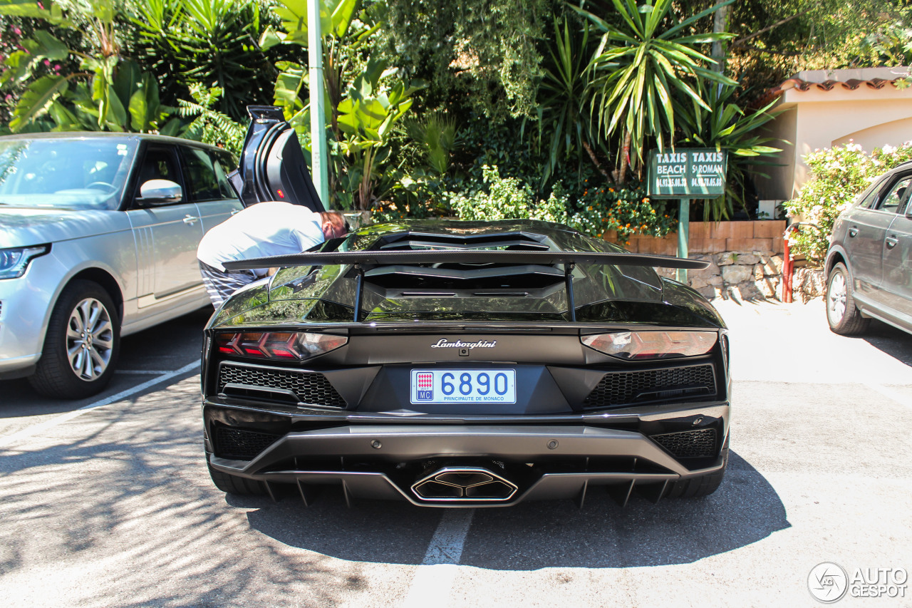 Lamborghini Aventador S LP740-4