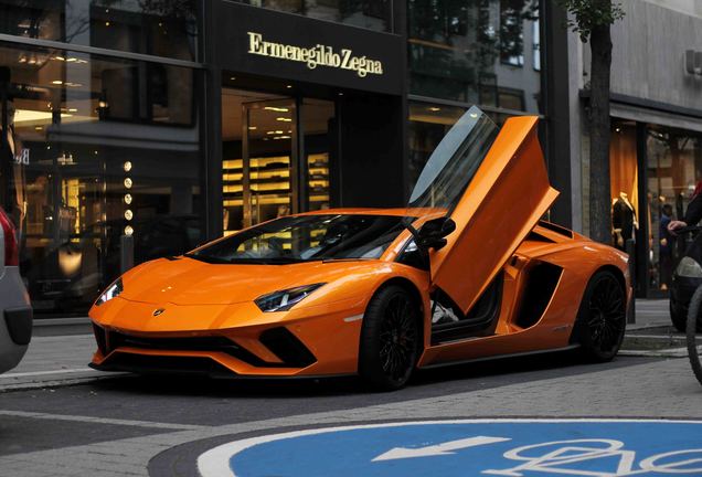 Lamborghini Aventador S LP740-4