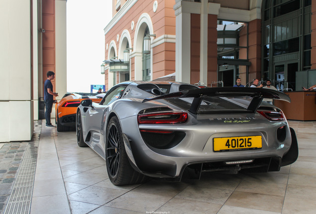 Porsche 918 Spyder Weissach Package